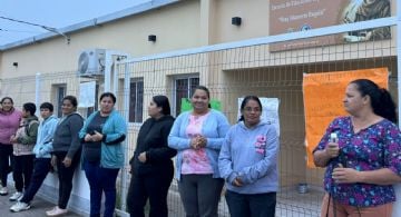 Escuela especial sigue sin transporte ni ordenanza y crece el reclamo de los padres