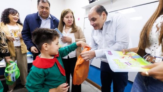 Capital entregó más de 2.200 kits escolares y libros de inglés