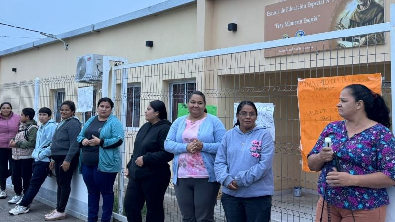 Escuela especial sigue sin transporte ni ordenanza y crece el reclamo de los padres