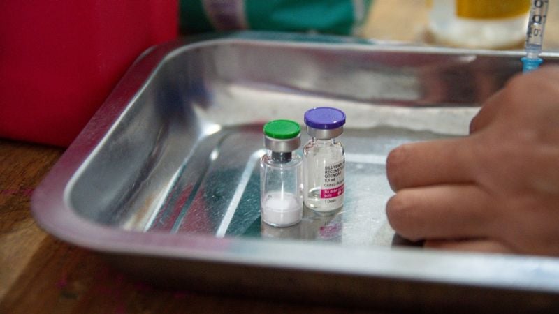 Fuerte llamado a vacunarse: insisten en su importancia para frenar la enfermedad