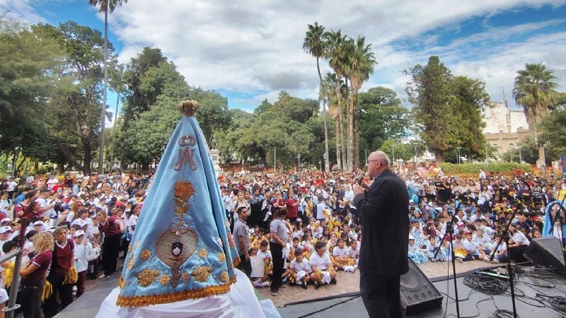 Alumnos del Nivel Primario peregrinaron junto a María y al Beato Esquiú rogando por la paz