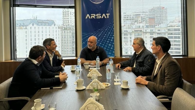 Jalil se reunió con ARSAT para avanzar con la extensión de fibra óptica en el interior