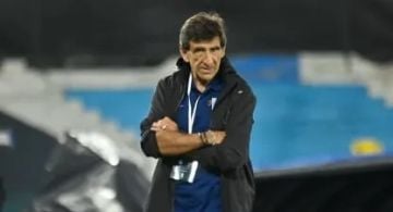 Costas: “Los tres goles los regalamos”