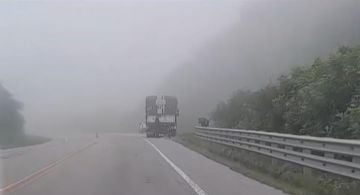 Un acoplado se precipitó al vacío en la Cuesta del Totoral: no hubo heridos