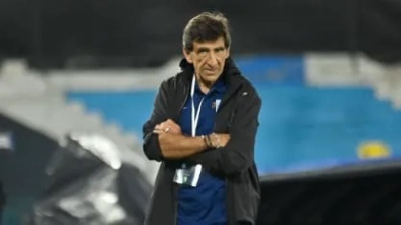 Costas: “Los tres goles los regalamos”