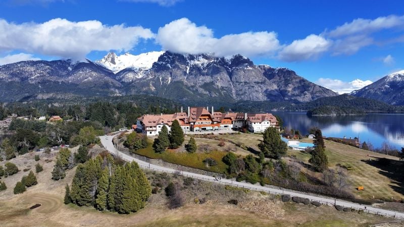 La Justicia destapó otro viaje VIP de Adorni al exclusivo Llao Llao