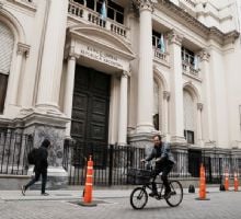 Los empleados bancarios recibirán otro aumento en marzo