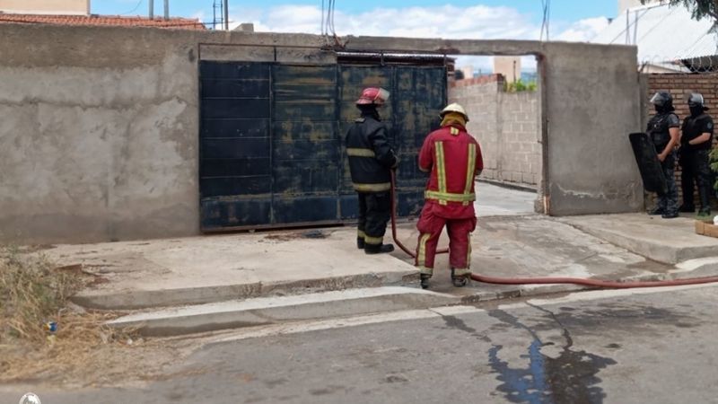 Se atrincheró y quiso atentar contra su vida