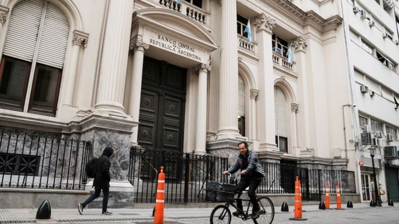 Los empleados bancarios recibirán otro aumento en marzo