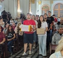 “Aspiren a cosas grandes, a la santidad, allí donde estén”