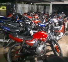 Arrestan a 16 personas y secuestran 40 motos en operativos nocturnos