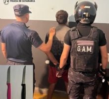 Amenazó a vecinos con cuchillos, intentó escapar y terminó detenido