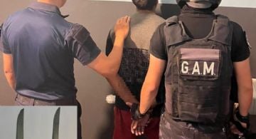 Amenazó a vecinos con cuchillos, intentó escapar y terminó detenido
