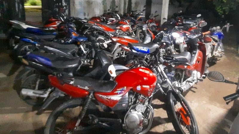 Arrestan a 16 personas y secuestran 40 motos en operativos nocturnos