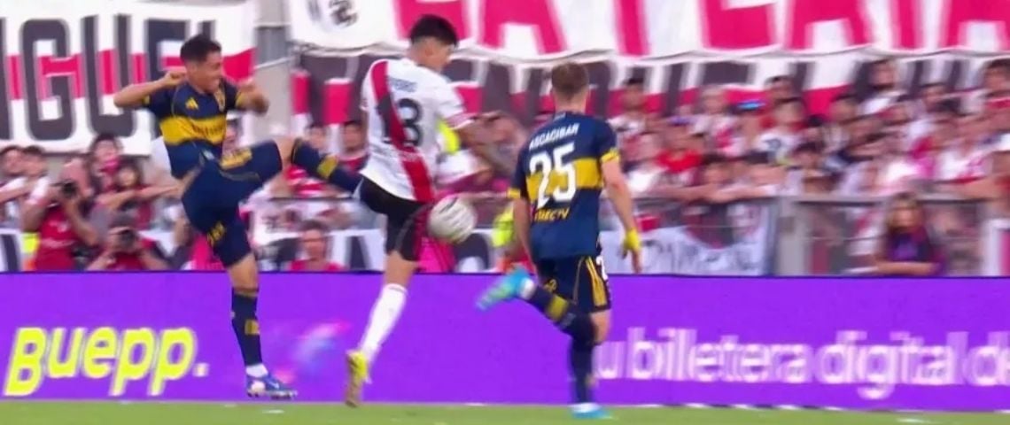 La cancha no condicionó el Superclásico