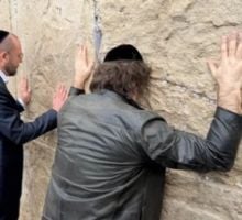 Milei llegó a Israel y pasó por el Muro de los Lamentos