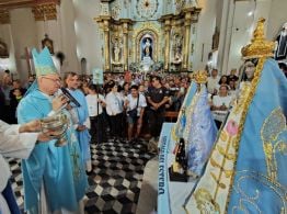 Cientos de fieles devotos y peregrinos participaron de la Misa Solemne