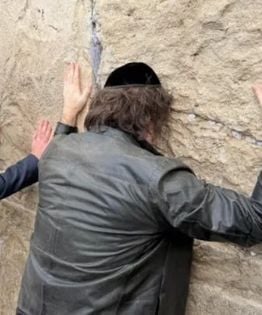 Milei llegó a Israel y pasó por el Muro de los Lamentos