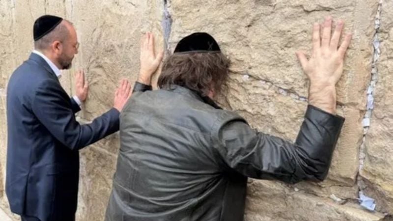 Milei llegó a Israel y pasó por el Muro de los Lamentos