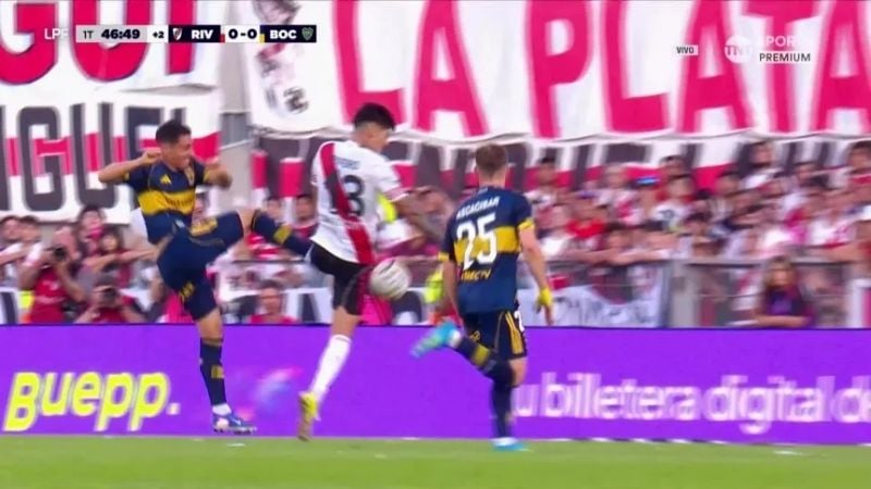 La cancha no condicionó el Superclásico