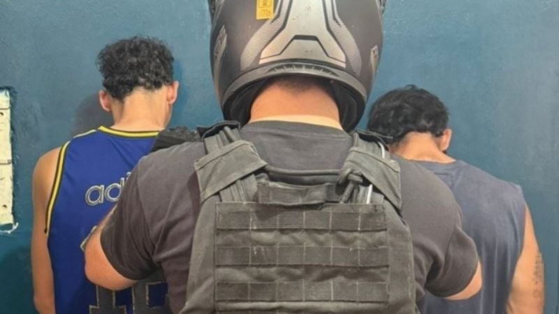 Iban en moto, vieron a la policía e intentaron escapar