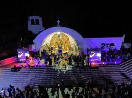 La Noche del Sol convocó a los fieles  en torno a Jesús Eucaristía en la Gruta