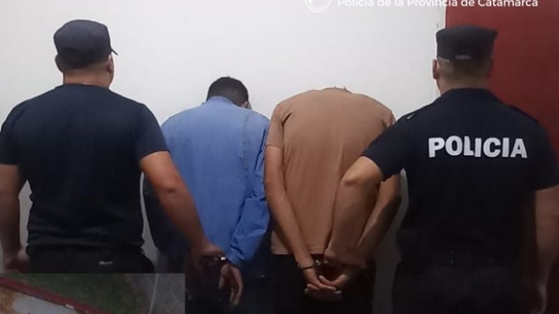 Robaron el cartel de un negocio