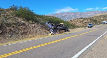 Violento vuelco de un camión en La Cebila