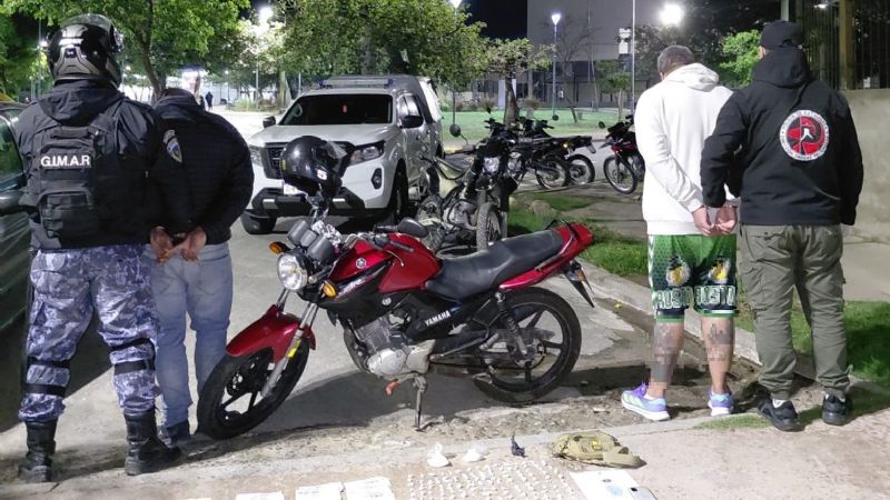 Mil Viviendas: Cayeron con 145 dosis de cocaína y más de $1,2 millones