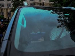 El hijo de una de las jubiladas declaró que Adorni le debe otros 65.000 dólares