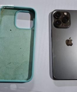 Secuestran un celular por supuestas amenazas de tiroteos en escuelas