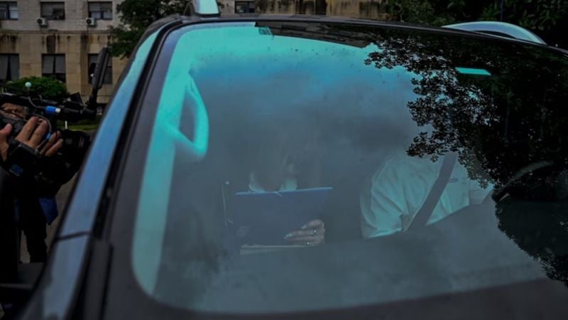 El hijo de una de las jubiladas declaró que Adorni le debe otros 65.000 dólares