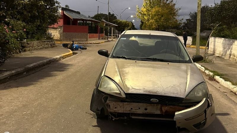 Violento choque entre un auto y una moto en La Merced