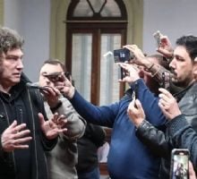 Nueva encuesta muestra alta desaprobación a Milei y fuerte presión económica