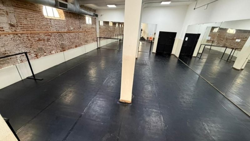 Instalaron un piso especial para danzas en la Sala del Complejo Girardi