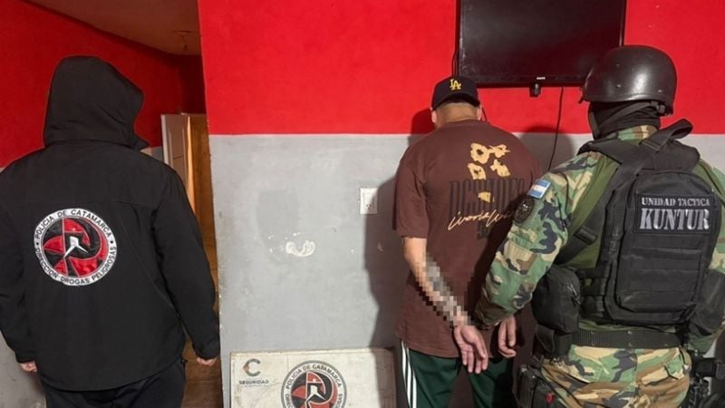 Tres detenidos por tenencia de cocaína