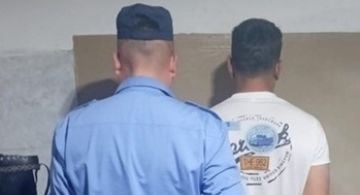 Le pegó a su pareja y le destrozó el celular