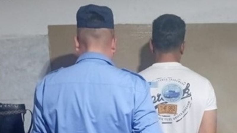 Le pegó a su pareja y le destrozó el celular