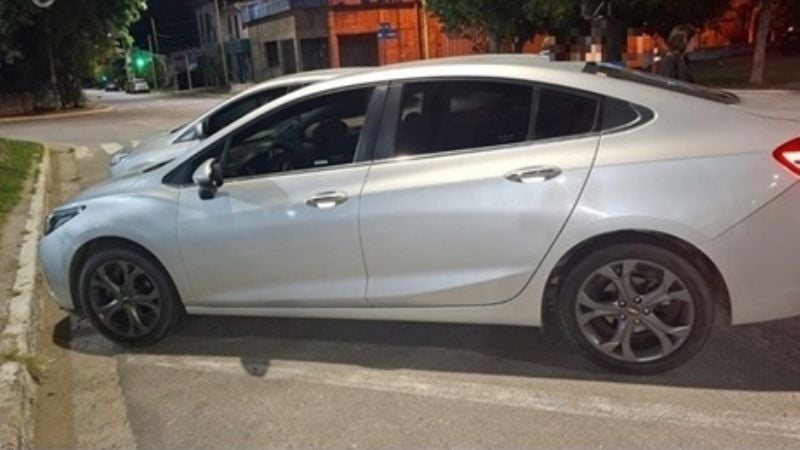 Mega operativo de la policía dejó personas arrestadas, vehículos secuestrados y hasta un arma incautada