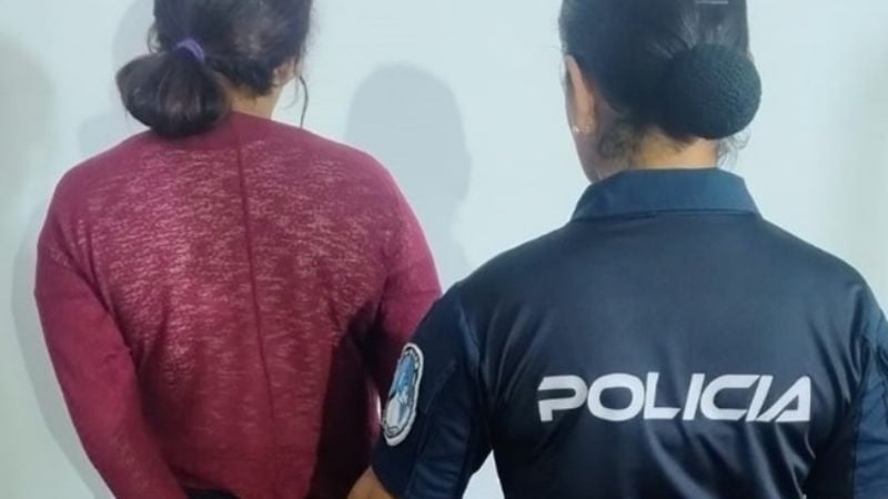Una mujer ingresó a una casa a robar y fue detenida