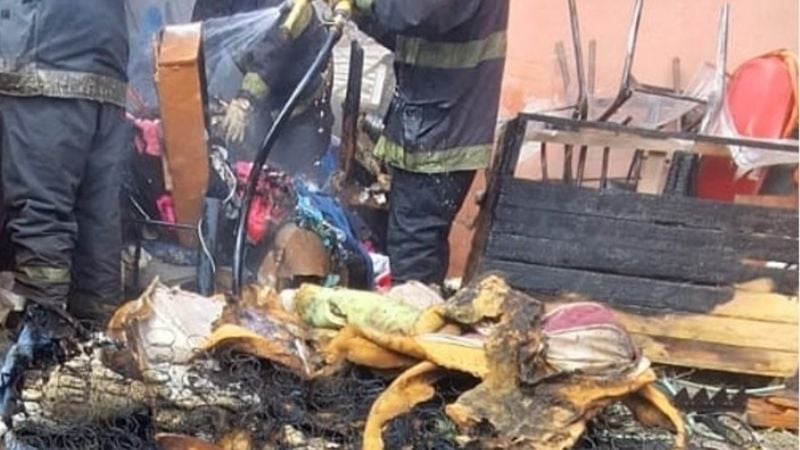 Incendio causó daños parciales en un depósito
