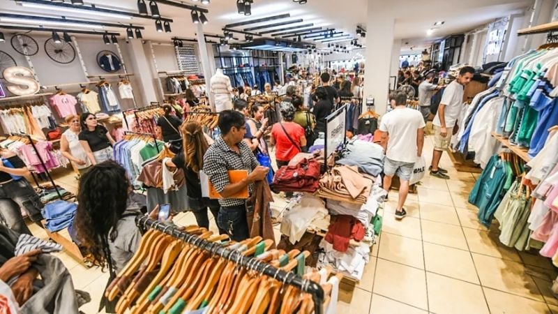 El ajuste golpea al comercio y los servicios: cae el consumo y se pierden empleos