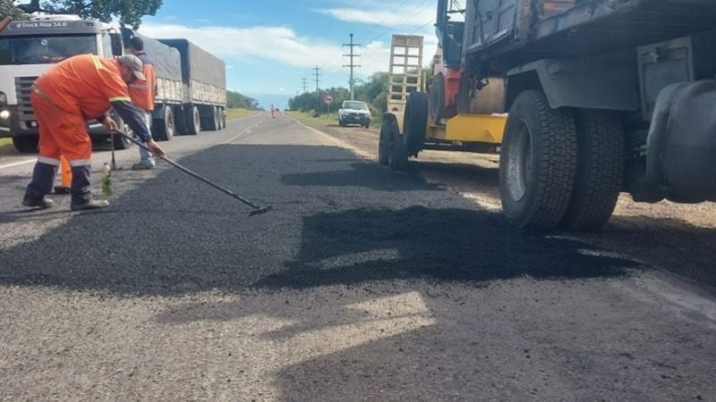 Vialidad Nacional continúa con tareas de bacheo