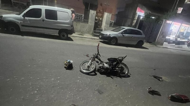 Chocaron una moto y una camioneta en La Carrera