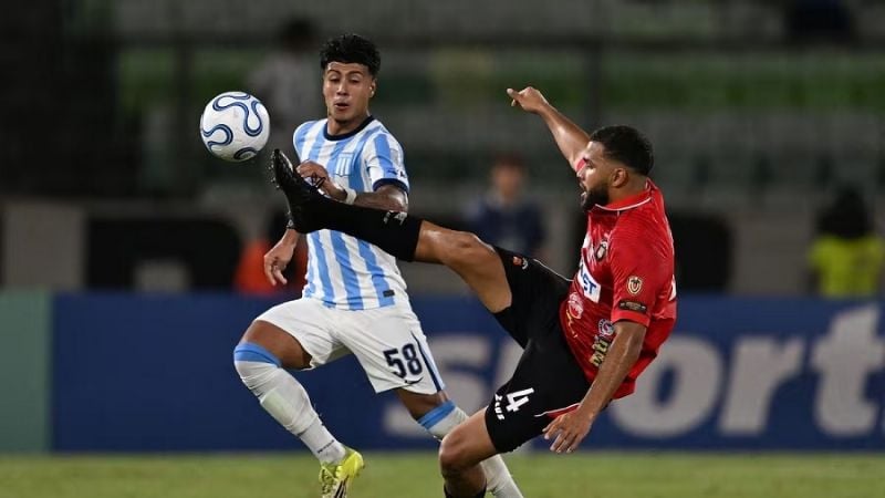 Racing empató ante Caracas y sigue complicado