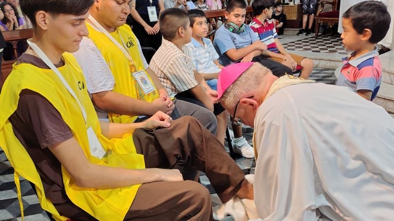 “La Eucaristía no es un mero rito, es el centro, fuente y cumbre de la vida cristiana"