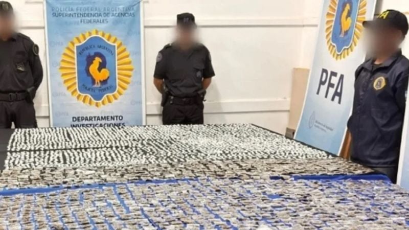 Detuvieron a nueve sujetos con 1 kilo de cocaína y 7 kilos de marihuana 