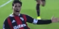MARTÍNEZ QUARTA, que había cometido un penal infantil, se redimió anotando el gol del triunfo.