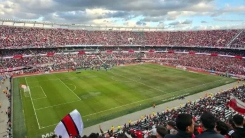 AC/DC dejó de mal aspecto a la cancha de River