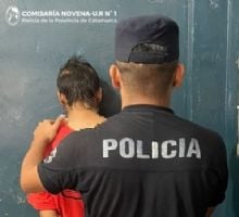 Agredió a su hermana y a un joven que intentó defenderla
